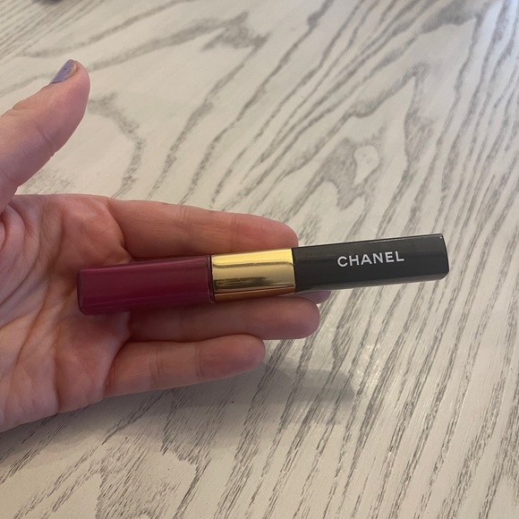 CHANEL, Makeup, Chanel Le Rouge Duo Ultra Tenue Double Sided Lipstick  Shade 2 Milky Blueberry